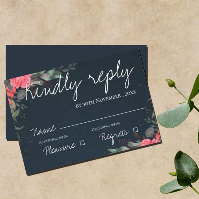 Elegante Hübsche Peach Gray Floral Script Hochzeit RSVP Karte (Von Creator hochgeladen)