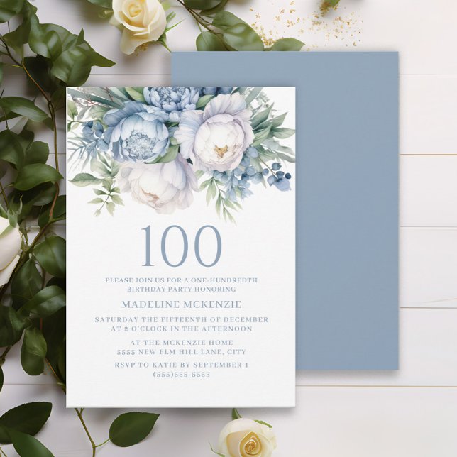 Élégante invitation de 100e anniversaire florale b (Elegant dusty blue and white watercolor floral 100th birthday party invitation. Printed or digital.)
