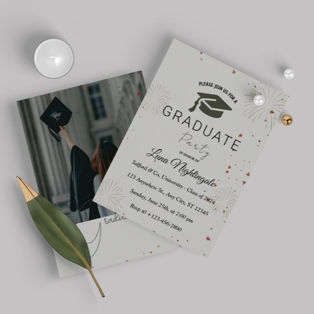 Élégante invitation de graduation grise avec une p (Créateur téléchargé)