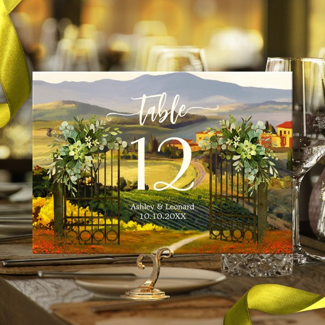 Elegante italienische Tischnummer Fine Art Wedding (Wedding table number card featuring a painting  of a Tuscan Italian landscape)