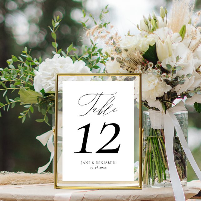 Elegante Kalligraphie Black & White Luxury Wedding Tischnummer (This simple, elegant table number features a handwritten calligraphy script )