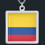 Elegante Kette mit Flagge Kolumbiens Versilberte Kette<br><div class="desc">Fügen Sie Ihren Accessoires eine Touch kolumbianischen Stolzes mit unserer exklusiven Halskette mit der Fahne von Kolumbien hinzu! Diese Halskette, die mit viel Liebe zum Detail gestaltet wurde, ist mehr als nur ein stilvolles Schmuckstück; sie ist eine Feier des reichen Kulturerbes und des kulturellen Stolzes Kolumbiens. Der elegante Anhänger zeigt...</div>