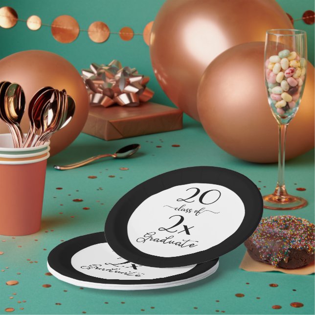 Elegante Klasse 2025 Graduate Black Typografy Pappteller (Multi)