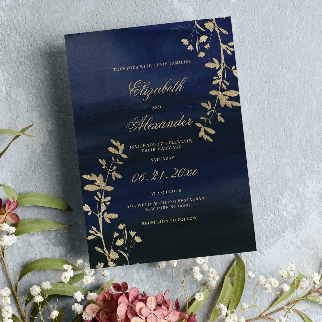 Elegante klassische Hochzeit mit blühendem Gold Einladung (Elegant classic navy blue gold floral wedding)
