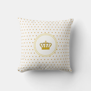 Elegante Krone und kleine goldene Tupfen auf Weiß Kissen