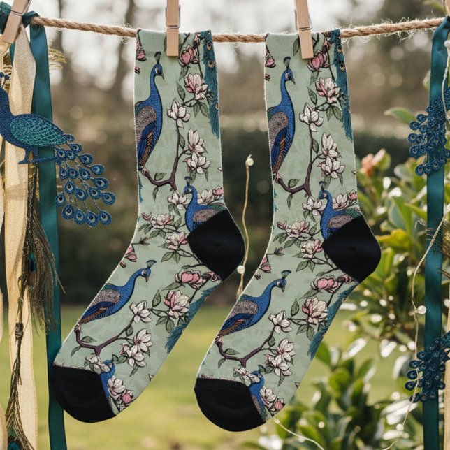 Elegante Landschaften, grüne Friedhöfe und Magnoli Socken (Elegant Sage Floral Blue Peacock Socks for Her. Teal Feathers & Flowers Vintage Chinoiserie Pattern)