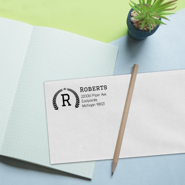 Elegante Laurel Monogram Custom-Rücksendeadresse Gummistempel (Von Creator hochgeladen)