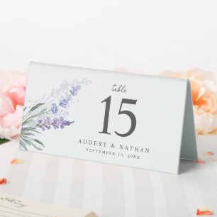 Elegante Lavendel Wasserfarbenhochzeit Tischaufsteller