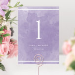 Elegante Lavender Watercolor Tischnummer<br><div class="desc">Helfen Sie Ihren Gästen mit dieser eleganten Lavendel Aquarell Tischnummer, ihren Tisch zu finden. Doppelseitige Karten. Exquisite Lavendel Aquarellspülhintergrund und weißer Text. HINWEIS: Bitte bestellen Sie für jede Tischnummer, die Sie benötigen (d.h. für eine Veranstaltung mit drei Tischen müssten Sie bei Tischnummer eins einlegen und bestellen, in den Warenkorb einlegen,...</div>