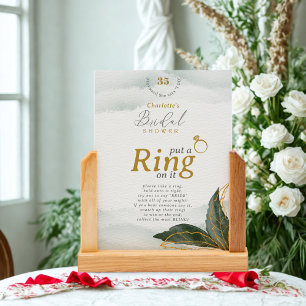 Elegante legt einen Ring auf die Brautparty-Tischk Einladung