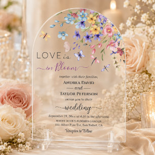 Elegante Liebe in Blütenpracht Libellen Hochzeit Acryleinladungen
