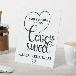 Elegante Liebe ist süßes Kalligraphie Herz Sockelschild