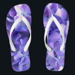 Elegante, lila Blumen und Auberginen Flip Flops<br><div class="desc">Romantische tiefe lila Hydrangeas - Foto von H Cooper - Ausblick aus meinem Garten</div>