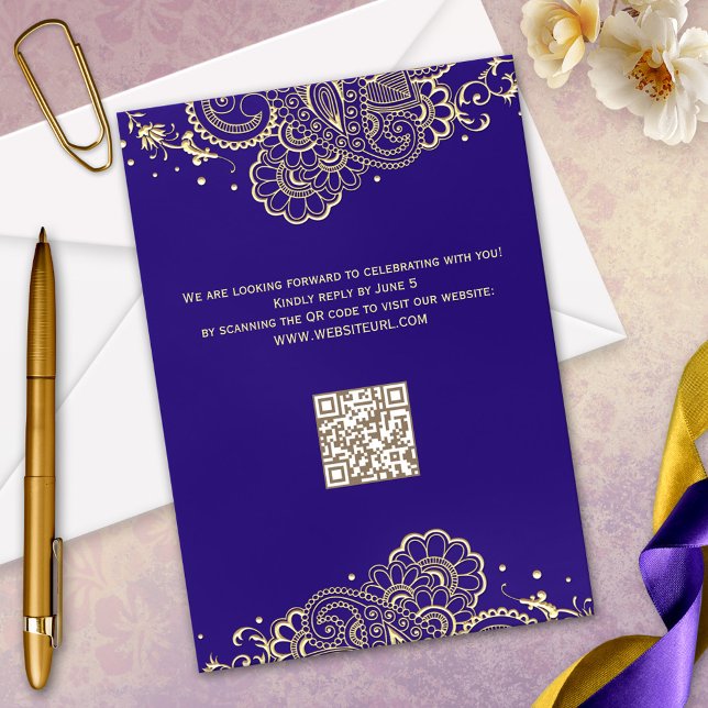 Elegante Lila Gold Henna Lace RSVP Karte (Elegant purple wedding RSVP card featuring a gold styled henna or tattoo inspired design)