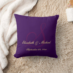Elegante Lila Monogram Bride Groom Wedding Pillow Kissen