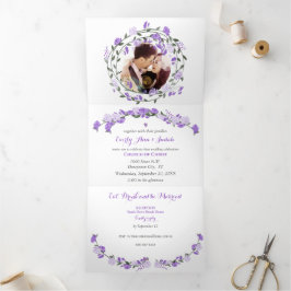 Elegante Lila Peony Floral Wedding Dreifach Gefaltete Einladung