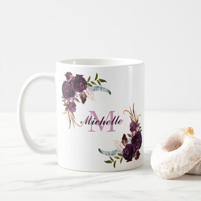 Elegante Lila Rose Floral Name Monogramm Tasse (Mit Donut)