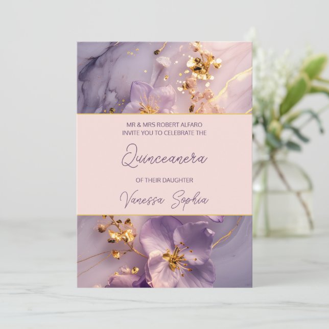 Elegante Lila und Gold Quinceñera Einladung (Stehend Vorderseite)