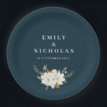 elegante magnolia blühende Hochzeit der Marine Pappteller<br><div class="desc">Eine marineblau Hintergrundfarbe und Aquarell weiße magnolische Blume.</div>