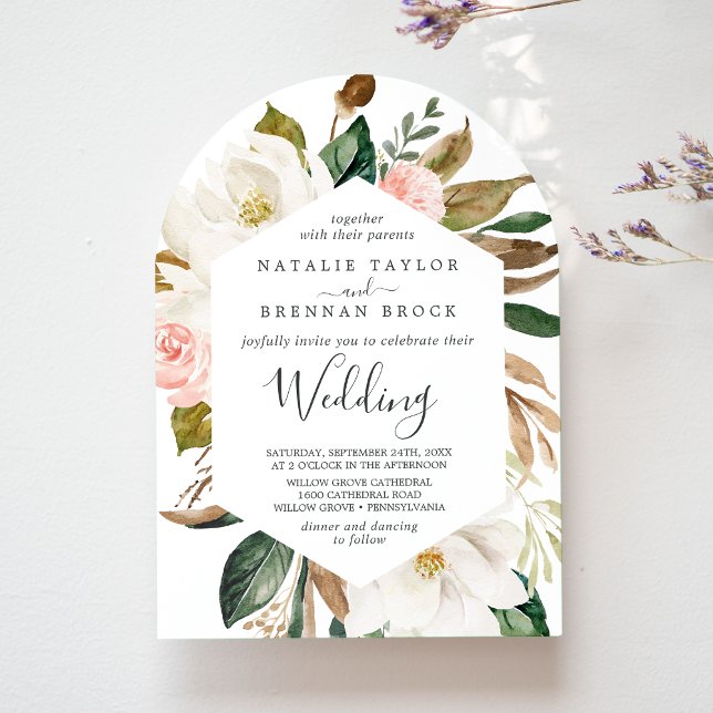 Elegante Magnolia Weißer Rote Flora Hochzeit Einladung (Elegant Magnolia White Blush Floral Arch Wedding Invitation)