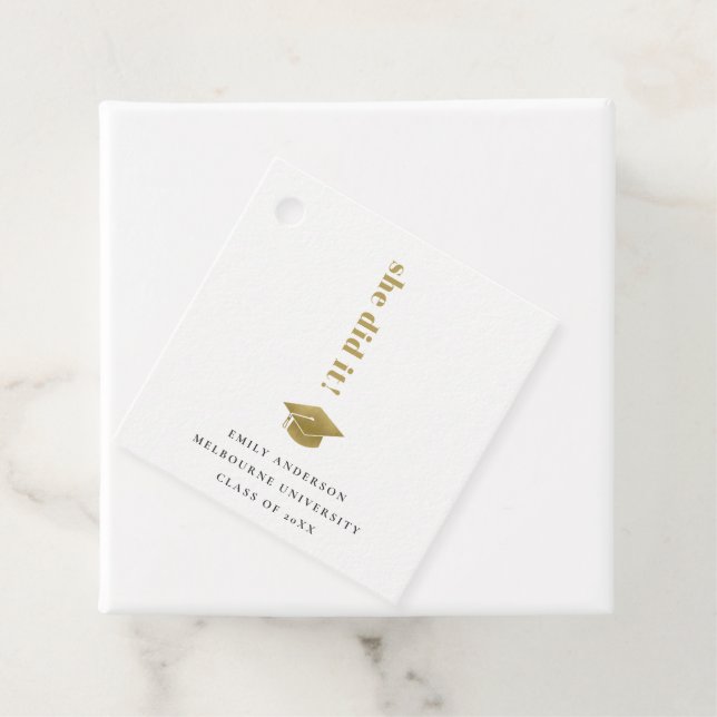 Elegante Minimal Gold Typografy Graduation Cap Geschenkanhänger (Beispiel)