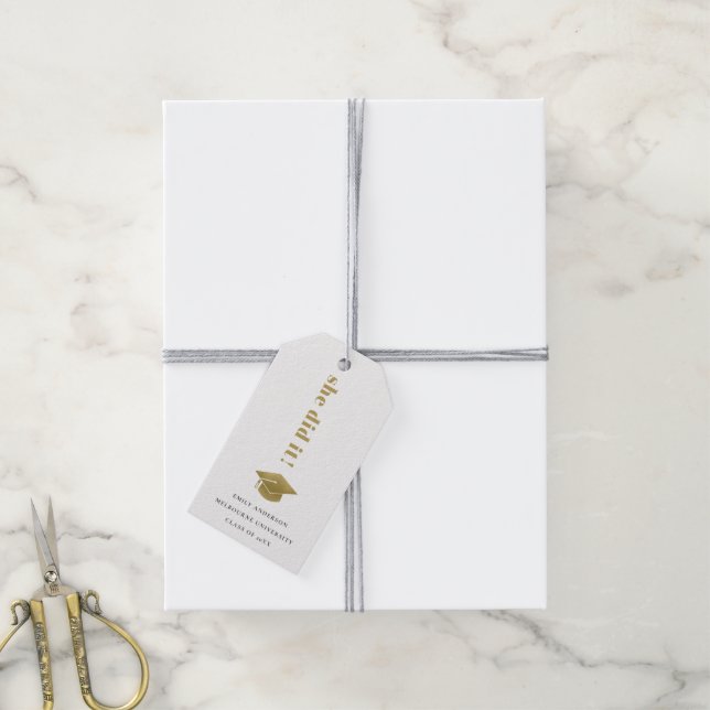 Elegante Minimal Gold Typografy Graduation Cap Geschenkanhänger (Mit Garn)