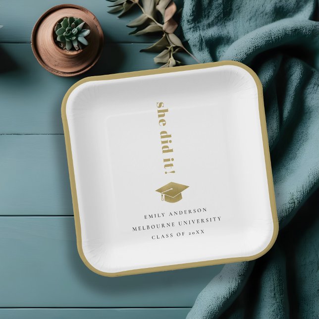 Elegante Minimal Gold Typografy Graduation Cap Pappteller (Von Creator hochgeladen)