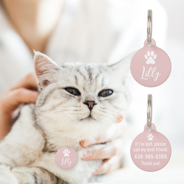 Elegante minimale weiße Pfote mit Kontaktdetails Haustiermarke (Modern pink personalized pet ID tag with phone number, white pet paw print and editable pet name.)