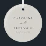Elegante Minimalistische Hochzeit der Creme Callig Ornament Aus Glas<br><div class="desc">Mit diesem minimalistischen Glasdekor verleihen Sie Ihrer Hochzeitsdekoration eine Touch zeitloser Eleganz. Mit seinem weichen Elfenbeincremeuntergrund und der zarten Kalligraphie ist dieser Ornament die perfekte Mischung aus Einfachheit und Eleganz. Das saubere, moderne Design macht es zu einem vielseitigen Sake für Ihren besonderen Tag, mühelos mit jedem Hochzeitsstil vermischt. Feiern Sie...</div>