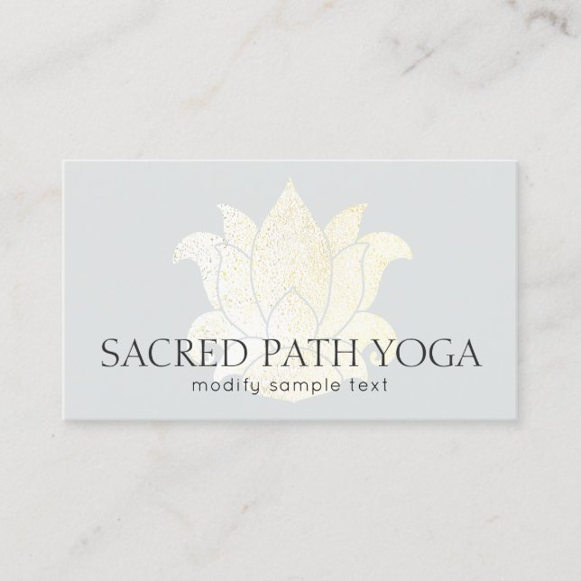 Elegante Modern Gold Lotus Yoga Lehrer Visitenkarte (Vorderseite)