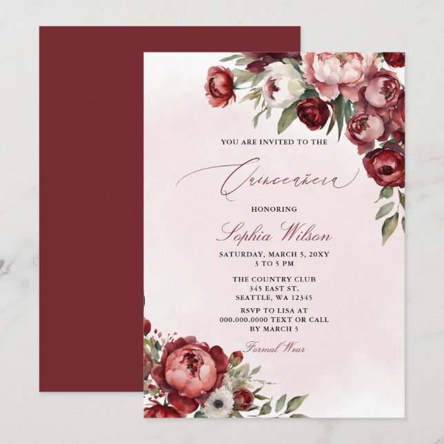 Elegante moderne Burgund Blush Bloral Quinceñera Einladung (Vorne/Hinten)