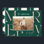 Elegante moderne fröhliche Weihnachts-Foto-Typogra Ankündigung<br><div class="desc">Moderne elegante minimale Grafik Typografie merry chritsmas Karte. Teil einer kühnen Ferienkollektion.</div>