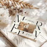 Elegante moderne fröhliche Weihnachts-Foto-Typogra Ankündigung<br><div class="desc">Moderne elegante minimale Grafik Typografie Weihnachtskarte Party Einladung. Teil einer kühnen Ferienkollektion.</div>