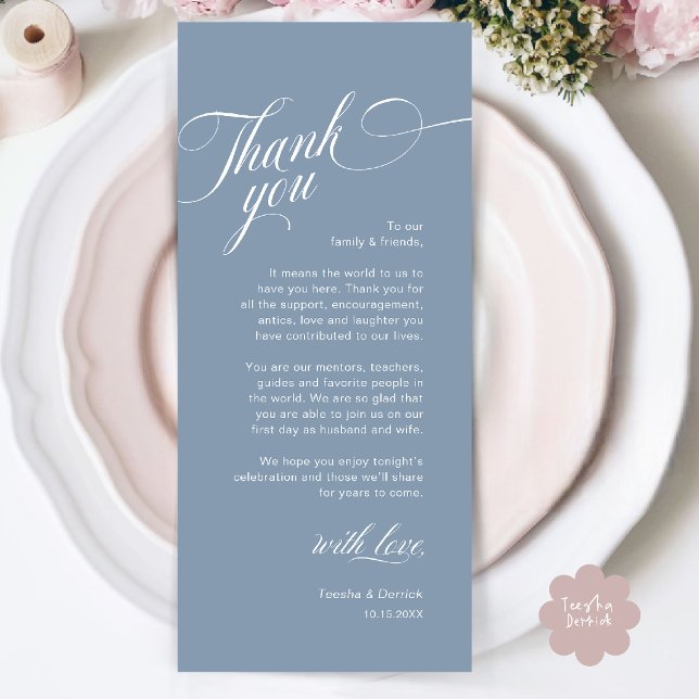 Elegante moderne Hochzeitsplatz-Karten-Dankeskarte Programm (Classy Modern Wedding Place Setting Thank You Card in Dusty Blue)