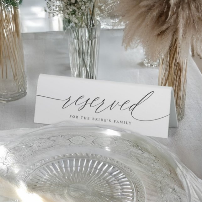 Elegante moderne Kalligrafie vorbehalten Tischaufsteller (Elegant modern calligraphy reserved sign for weddings)