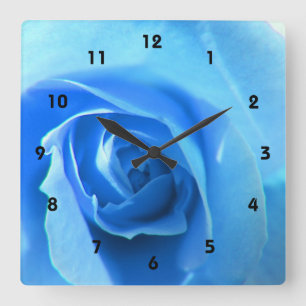 elegante, moderne, kühle blaue Rosenblume. Quadratische Wanduhr