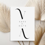 Elegante Moderne Minimalistische Schwarz-Weiß-Hoch Save The Date<br><div class="desc">Moderne Minimalistische Schwarz-Weiß-Hochzeit speichert die Datumskarten. Mit eleganter Monogramm-Typografie und minimalem Grafikdesign.</div>