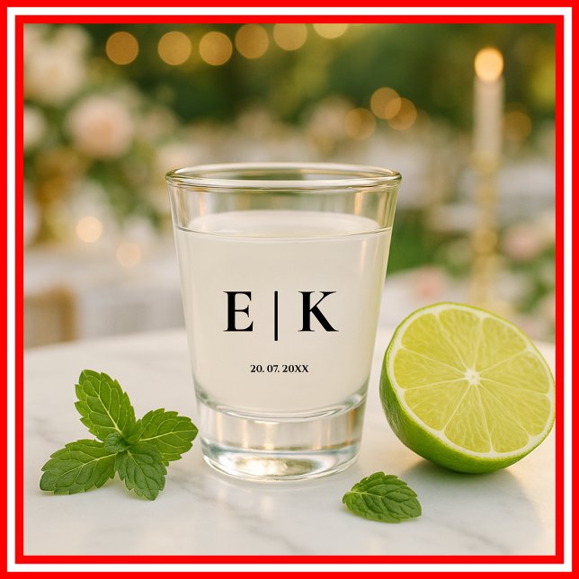 Elegante moderne Monogram Simple Wedding Schnapsglas (Von Creator hochgeladen)