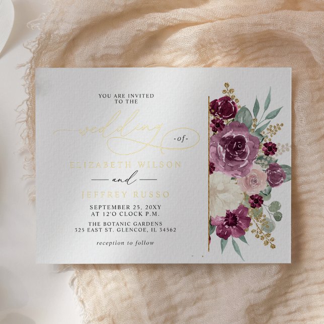 Elegante Moderne Pflaumengoldblütenhochzeit Folieneinladung (Elegant Modern Plum Gold Botanical Floral Wedding Foil Invitation)