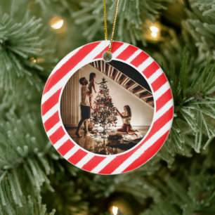 Elegante moderne rote Streifen Weihnachtsfamilienf Keramik Ornament