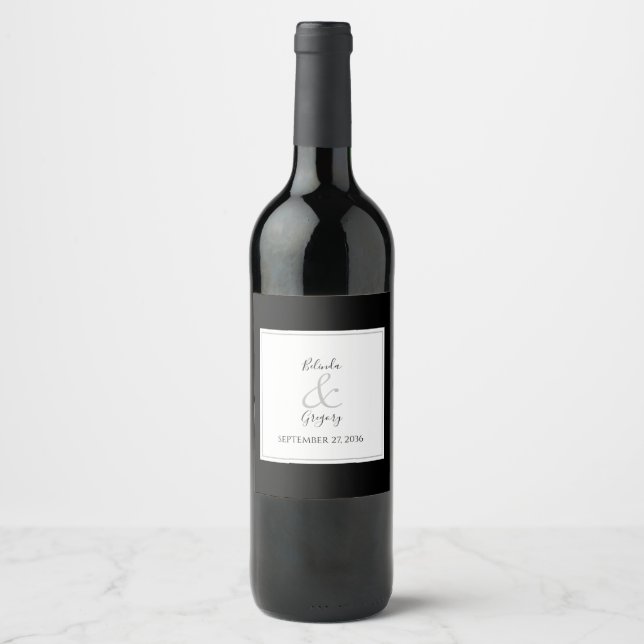 Elegante Monogram Black & White Wedding Weinetikett (Vorderseite)
