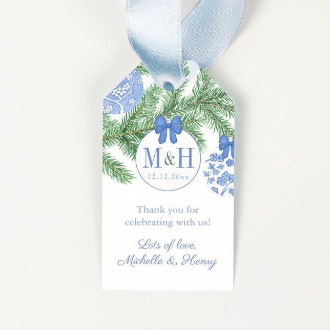 Elegante Monogram Christmas Gastgeschenk Hochzeit  Geschenkanhänger (Blue and white christmas chinoiserie monogram ornaments wedding or bridal shower favor tags)