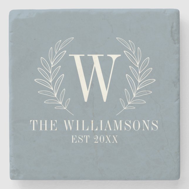 Elegante Monogram Dusty Blue Familienname Steinuntersetzer (Vorderseite)