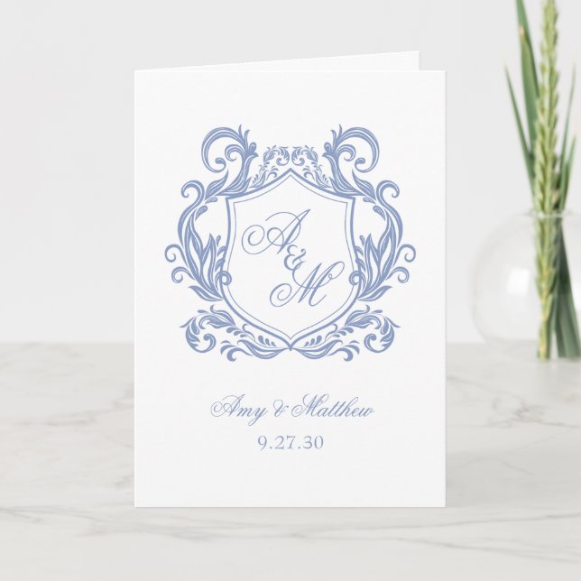 Elegante Monogram Dusty Blue Wappen Wedding Programm (Vorderseite)