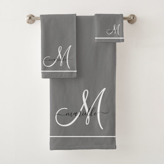 Elegante Monogram, Gray White Script Name Badhandtuch Set (Insitu)