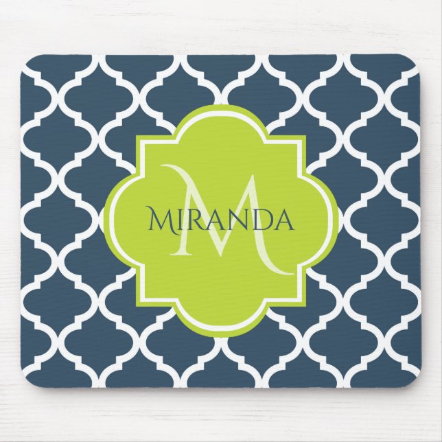 Elegante Monogram Navy Green Quatrefolie und Name Mousepad (Vorne)
