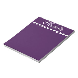 Elegante Monogram White Hearts Eggplant Lila Notizblock