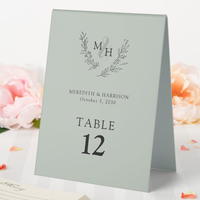 Elegante Monogram Wreath Sage Wedding Tischaufsteller (In Situ (Hochzeit))
