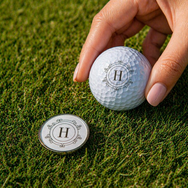Elegante Monogramm Golfbälle (Monogrammed golf ball and marker for elevated play.)
