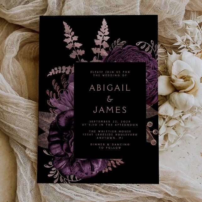 Elegante Moody Dark Floral Lila Rose GoldWedding Einladung (The perfect choice for a romantic purple and rose gold themed wedding.)